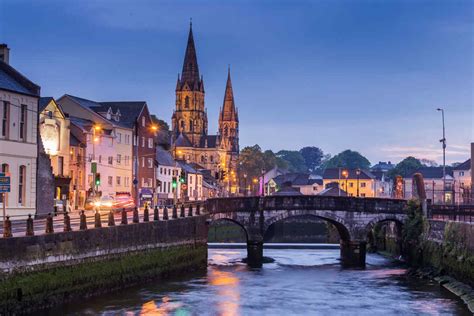 Discover Ireland's towns .